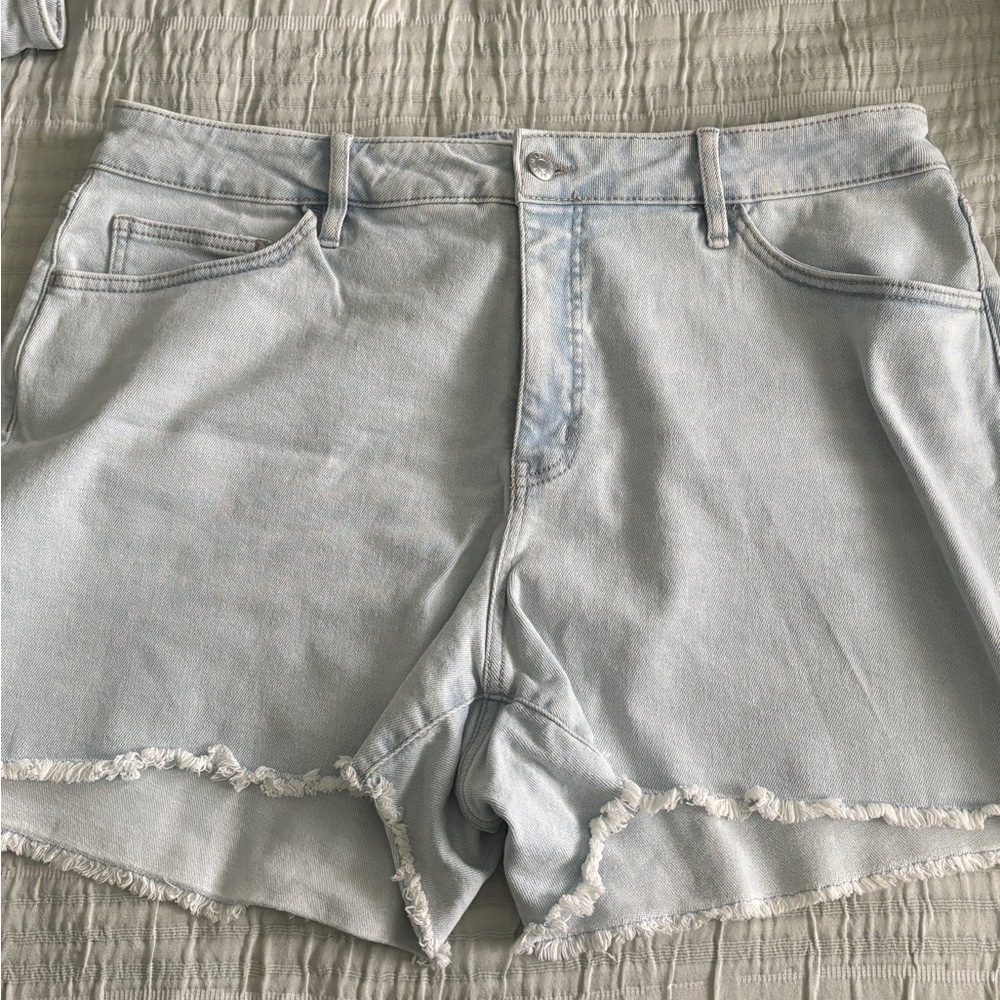 Ava & Viv Light Wash Jean Shorts